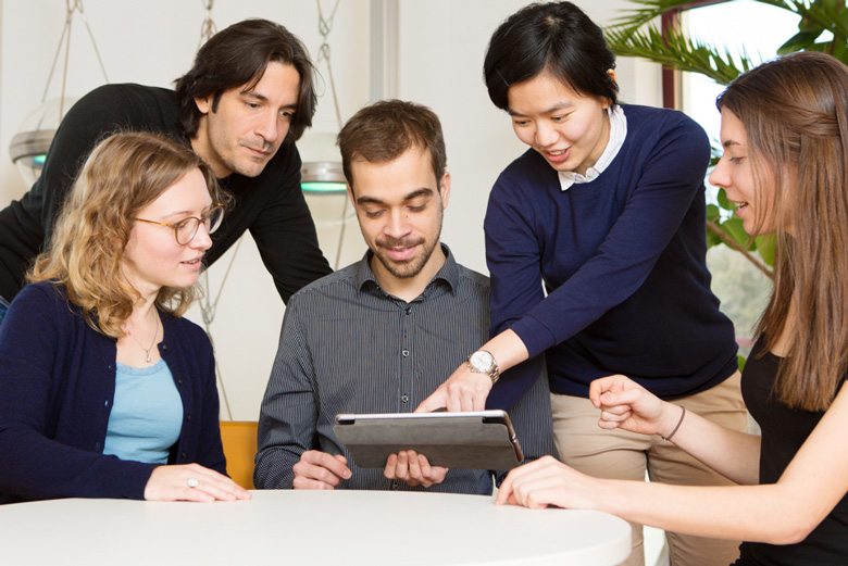 Symbolic image representing job search.