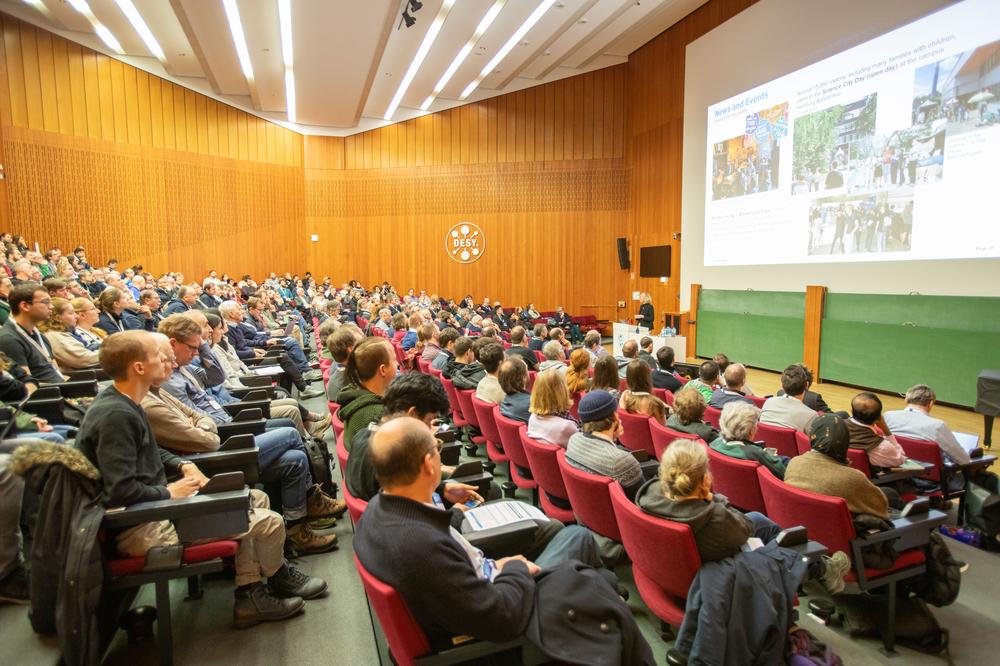 Der DESY-Hörsaal platzte beim Users´ Meeting aus allen Nähten.
