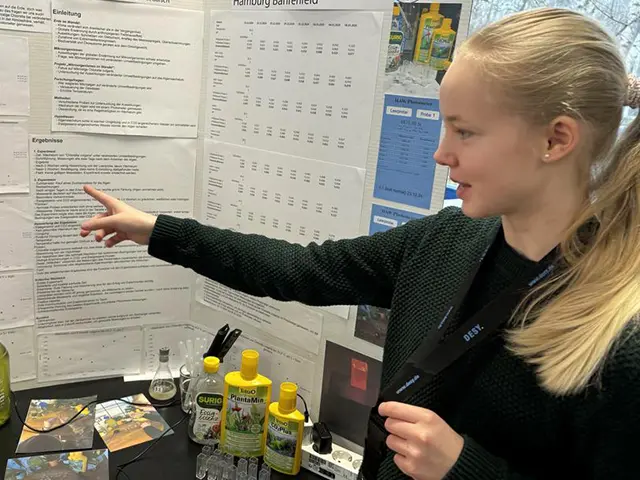 Photo of a student explaining her experiment.