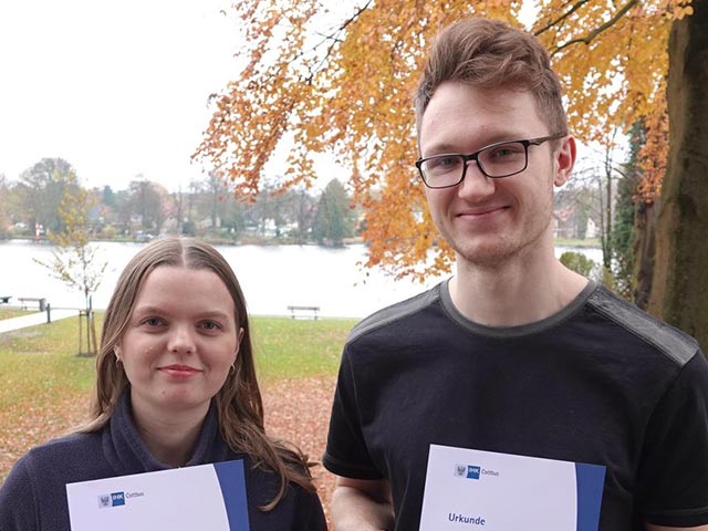 Vanessa Kunze und Til Kaeber, ausgezeichnete Azubis aus Zeuthen.