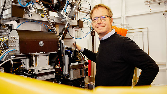 DESY scientist Alke Meents working at a beamline